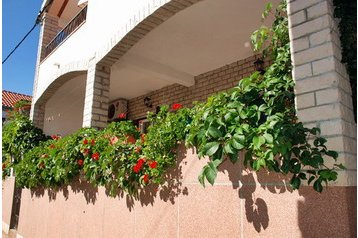 Семейный пансионат Sućuraj 3